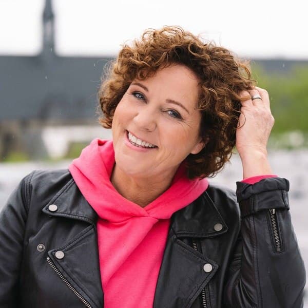 STEFFI NEU: LANDL(I)EBEN Die beliebte WDR 2-Moderartorin liest aus ihrem neuen Buch 17.03.27 in Wassenberg-Ophoven, Bürgerhaus Ophoven