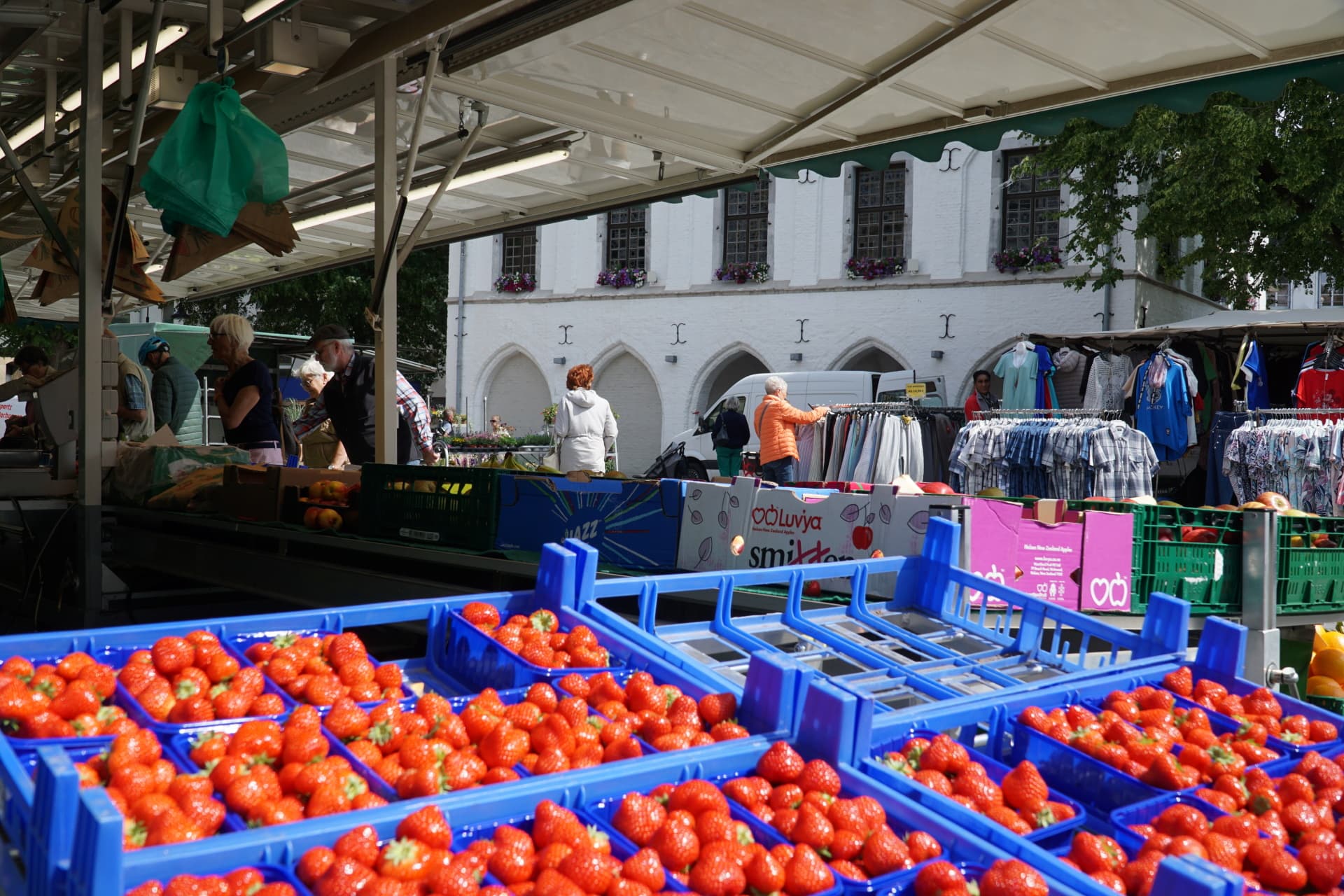 Wochenmarkt auf dem Erkelenzer Marktplatz