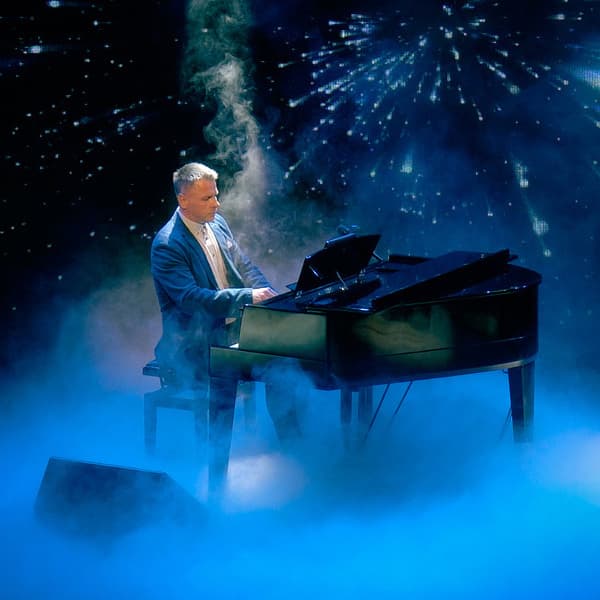 HOLLYWOOD AM KLAVIER gespielt von Pianist und Komponist Vlayslav Bakhanov 08.05.26 in Wassenberg-Ophoven, Bürgerhaus Ophoven